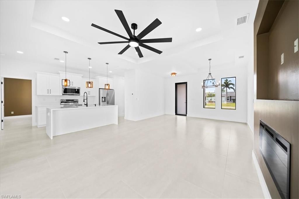 Image 7 of property listing at 1329 NE 18th TER, Cape Coral, FL 33909