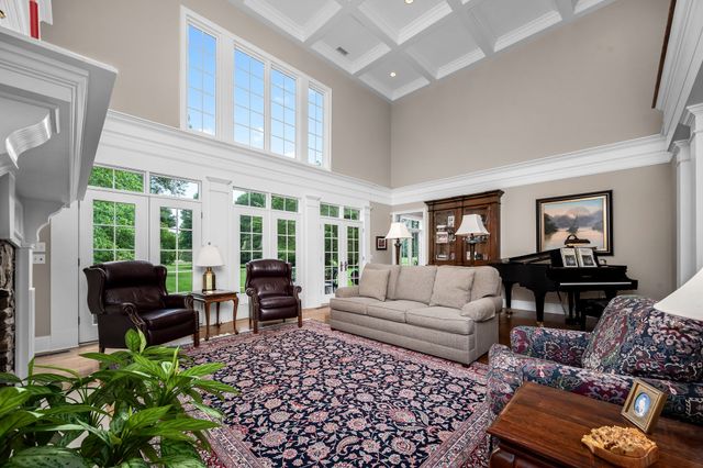 100 Kings Ln, Tullahoma, TN 37388