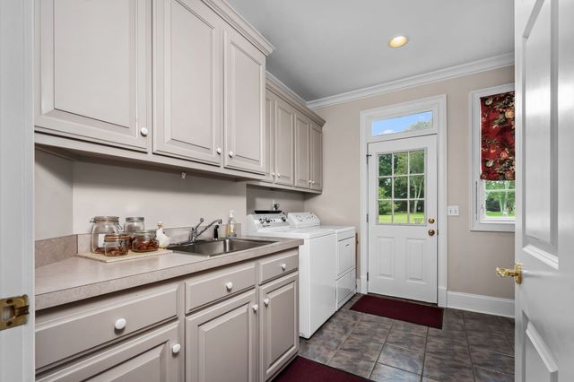 100 Kings Ln, Tullahoma, TN 37388