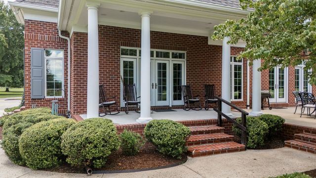 100 Kings Ln, Tullahoma, TN 37388