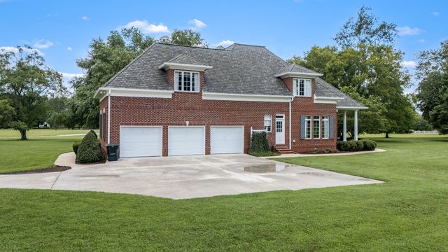 100 Kings Ln, Tullahoma, TN 37388