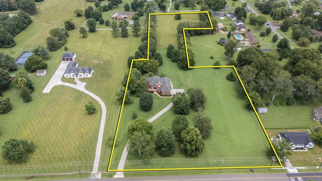 100 Kings Ln, Tullahoma, TN 37388