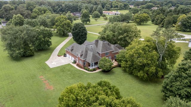 100 Kings Ln, Tullahoma, TN 37388