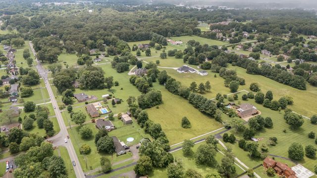 100 Kings Ln, Tullahoma, TN 37388