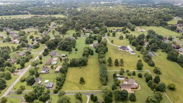 100 Kings Ln, Tullahoma, TN 37388