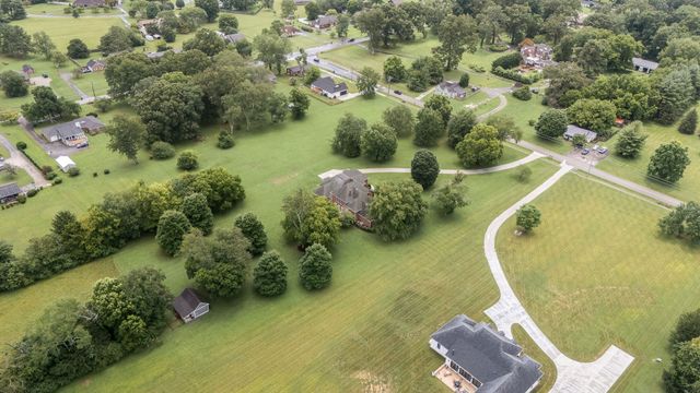 100 Kings Ln, Tullahoma, TN 37388