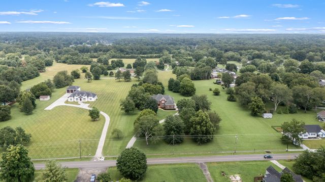 100 Kings Ln, Tullahoma, TN 37388