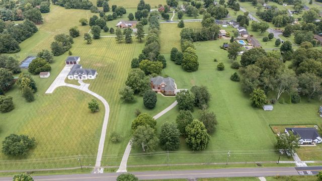 100 Kings Ln, Tullahoma, TN 37388