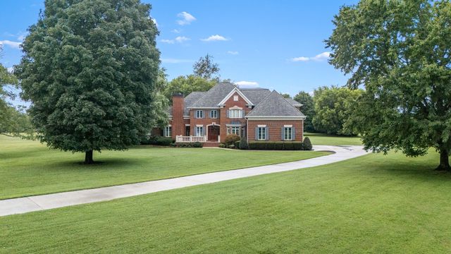 100 Kings Ln, Tullahoma, TN 37388