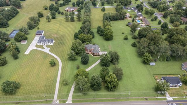 100 Kings Ln, Tullahoma, TN 37388