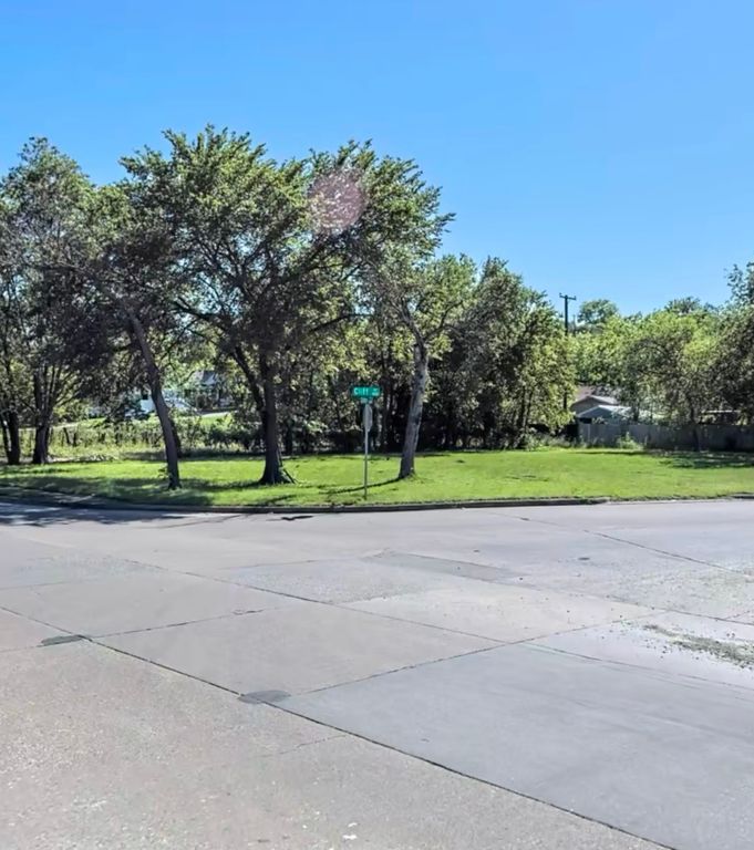 2605 Clinton Avenue, Fort Worth, TX 76164