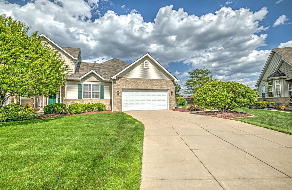 8113 Victoria Place, Crown Point, IN 46307