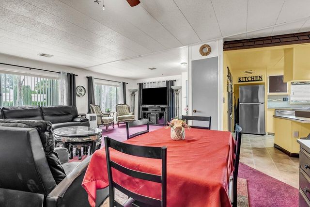 2627 W Midvalley Avenue 10, Visalia, CA 93277