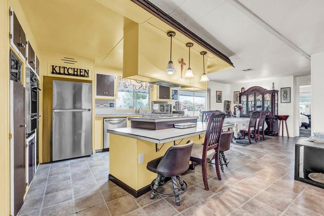 2627 W Midvalley Avenue 10, Visalia, CA 93277