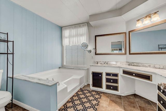 2627 W Midvalley Avenue 10, Visalia, CA 93277