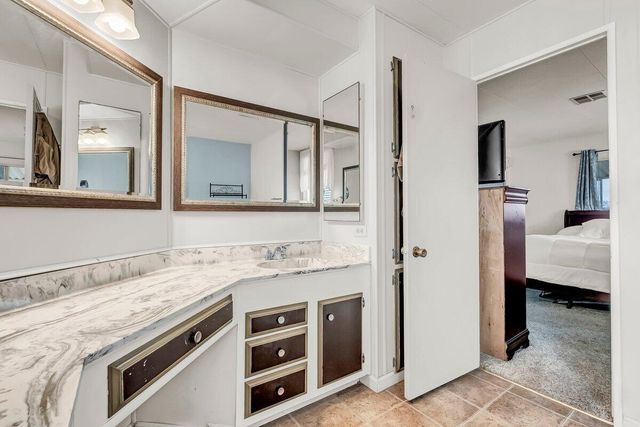 2627 W Midvalley Avenue 10, Visalia, CA 93277