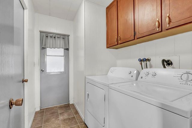 2627 W Midvalley Avenue 10, Visalia, CA 93277