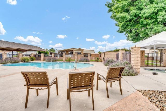 2627 W Midvalley Avenue 10, Visalia, CA 93277