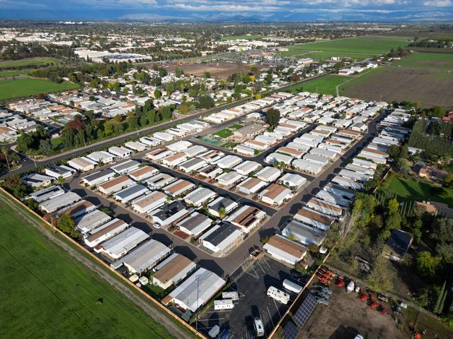 2627 W Midvalley Avenue 10, Visalia, CA 93277