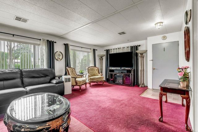 2627 W Midvalley Avenue 10, Visalia, CA 93277