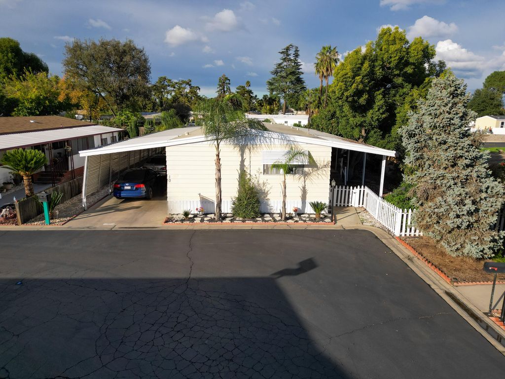2627 W Midvalley Avenue 10, Visalia, CA 93277