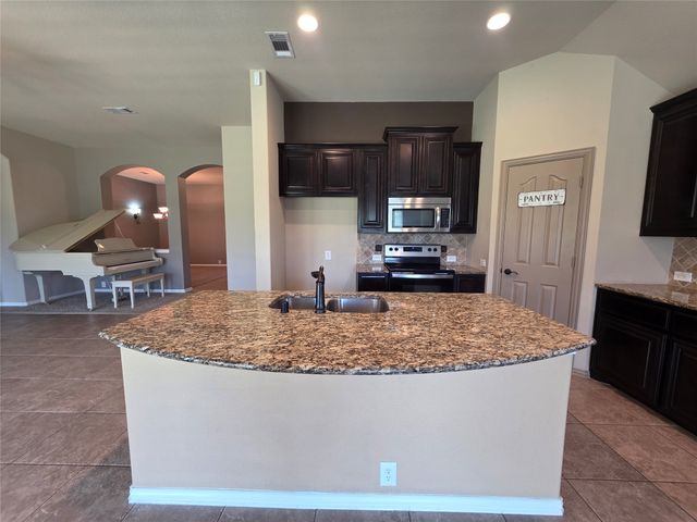 6602 Morning Dew Drive, Midlothian, TX 76065
