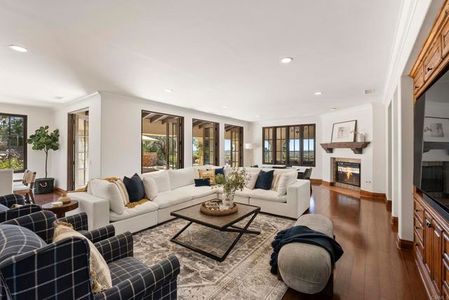 7975 Villas, San Diego, CA 92127