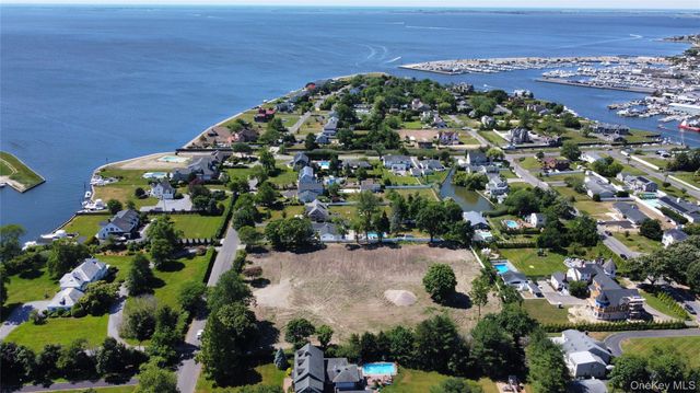 100 Awixa Avenue, Bay Shore, NY 11706
