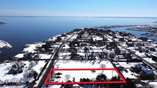 100 Awixa Avenue, Bay Shore, NY 11706