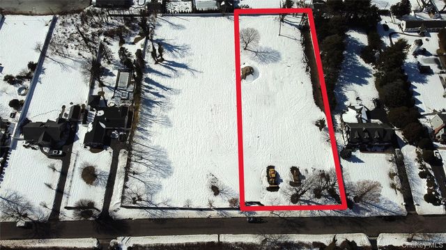 100 Awixa Avenue, Bay Shore, NY 11706