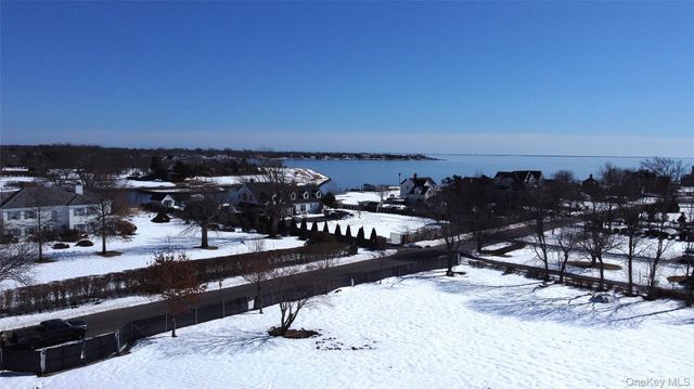 100 Awixa Avenue, Bay Shore, NY 11706