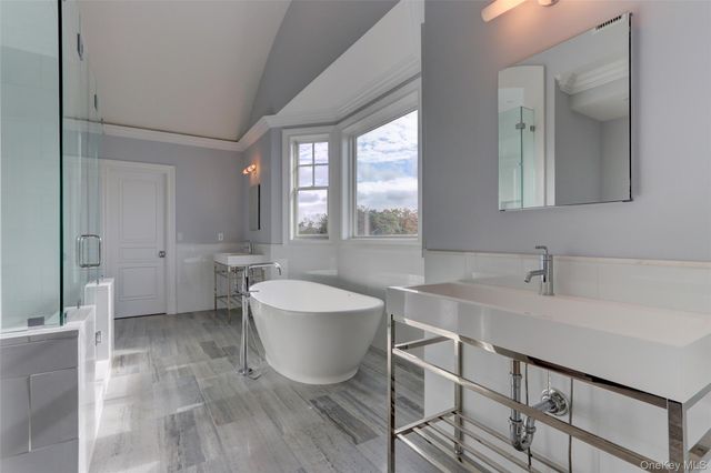 100 Awixa Avenue, Bay Shore, NY 11706