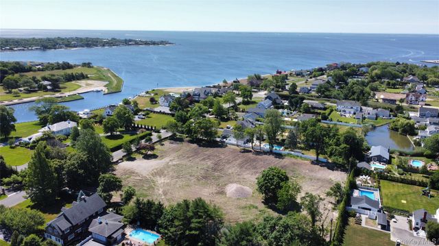 100 Awixa Avenue, Bay Shore, NY 11706