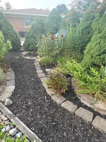 410 Spezia Drive, Oxford, MI 48371