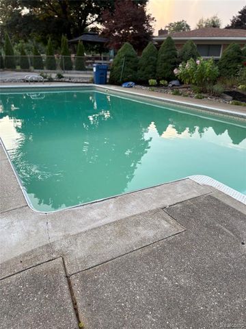 410 Spezia Drive, Oxford, MI 48371