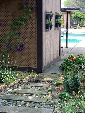 410 Spezia Drive, Oxford, MI 48371