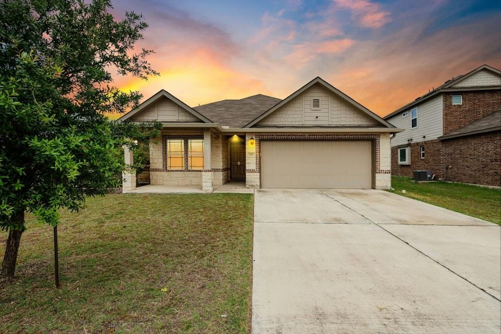 157 Plantain DR, Hutto, TX 78634