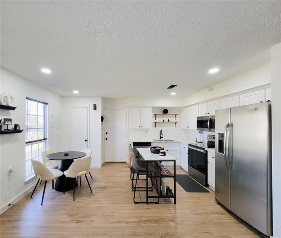 4910 27th Street, Dickinson, TX 77539