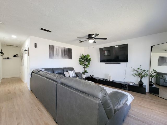 4910 27th Street, Dickinson, TX 77539