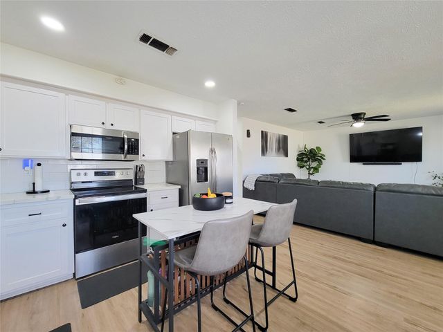 4910 27th Street, Dickinson, TX 77539