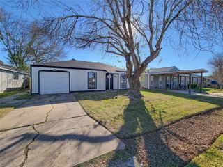 4910 27th Street, Dickinson, TX 77539