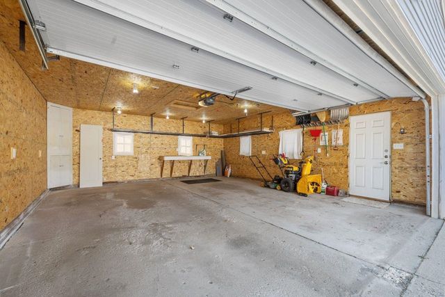 1011 5th St SW, Minot, ND 58701