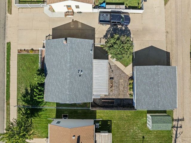 1011 5th St SW, Minot, ND 58701