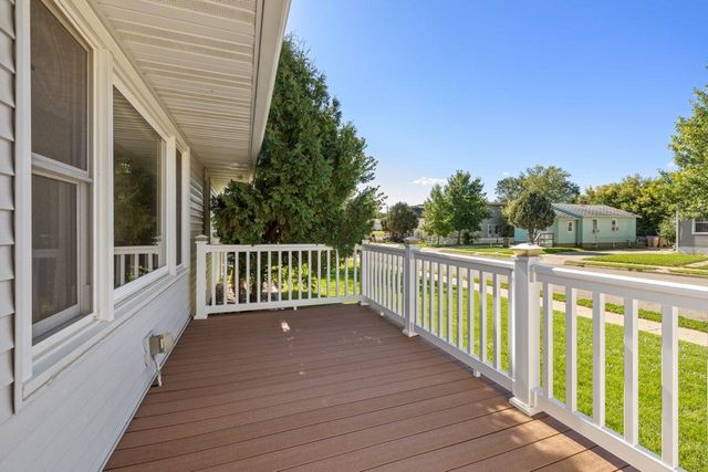 1011 5th St SW, Minot, ND 58701