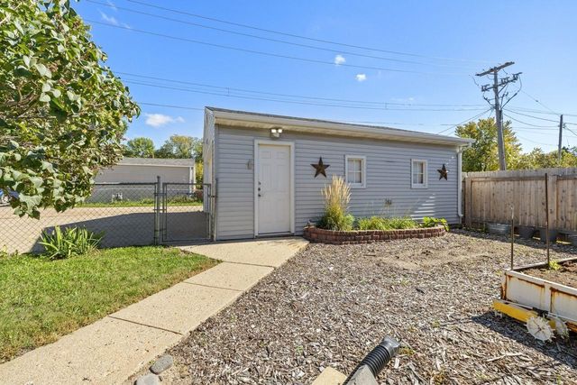 1011 5th St SW, Minot, ND 58701