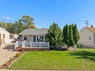 1011 5th St SW, Minot, ND 58701