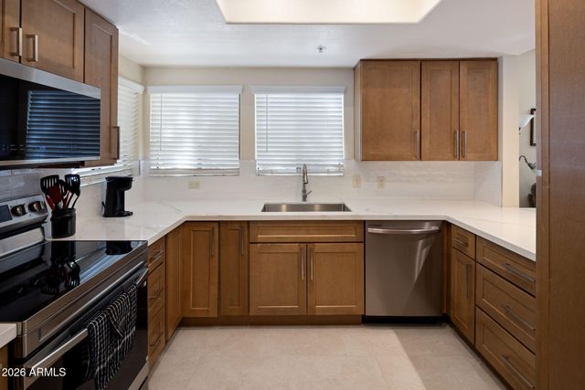 750 E NORTHERN Avenue 1077, Phoenix, AZ 85020