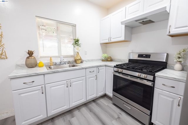 592 Willow Ave, Hayward, CA 94541