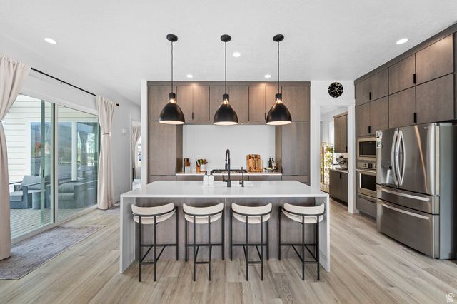 6894 W MEADOW GRASS DR, South Jordan, UT 84009