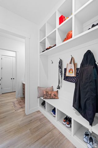 6894 W MEADOW GRASS DR, South Jordan, UT 84009